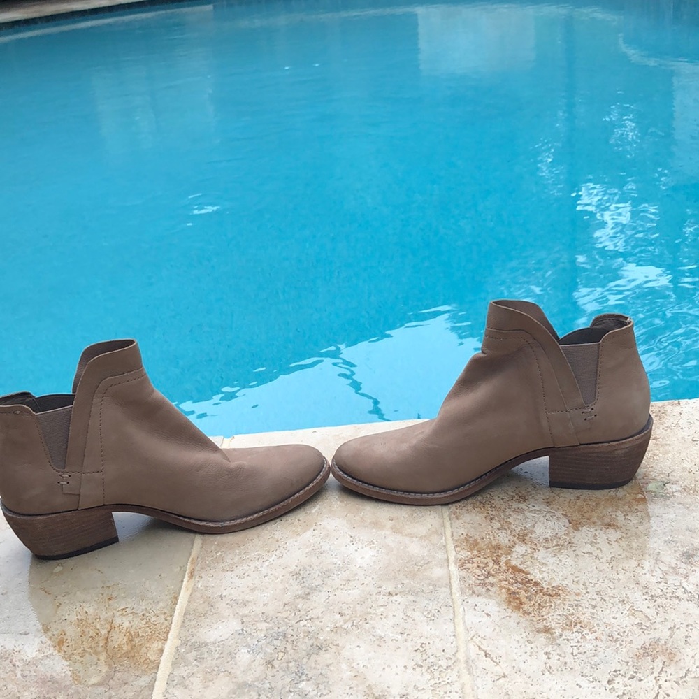 Sam Edelman Putty color ankle booties